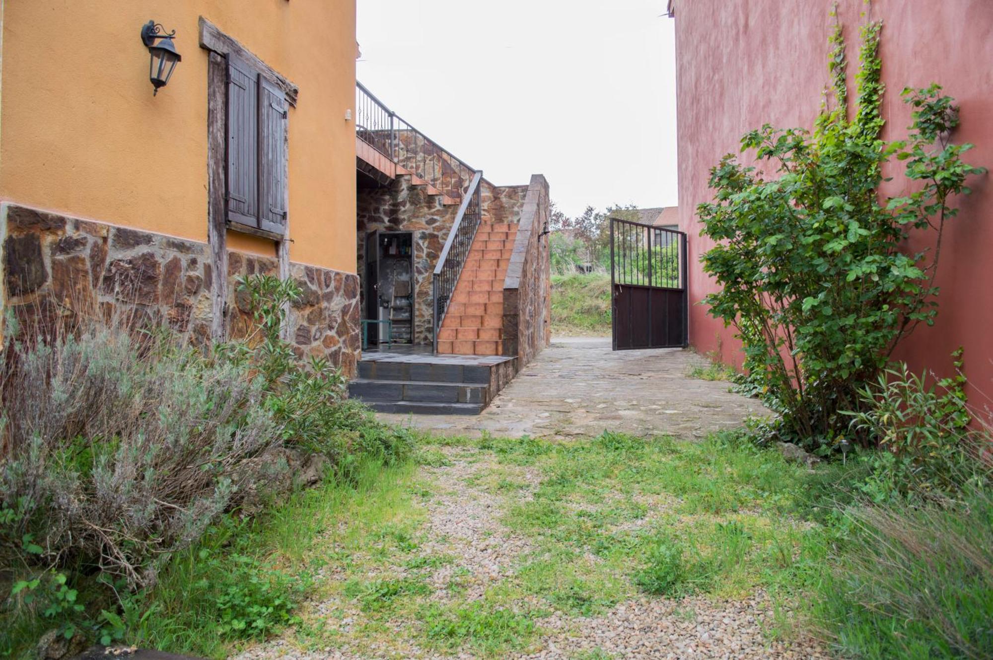 Apartamentos Rurales Alvado Tamajon Екстериор снимка